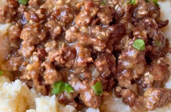 GROUND BEEF AND GRAVY – The Southern Lady Cooks