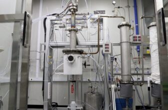 Hydrogen-Powered Plasma Torch Decimates Plastic Waste in a Blink